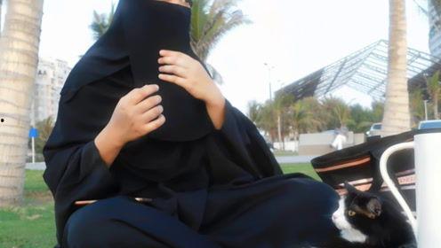 娱乐吃瓜君吃饭